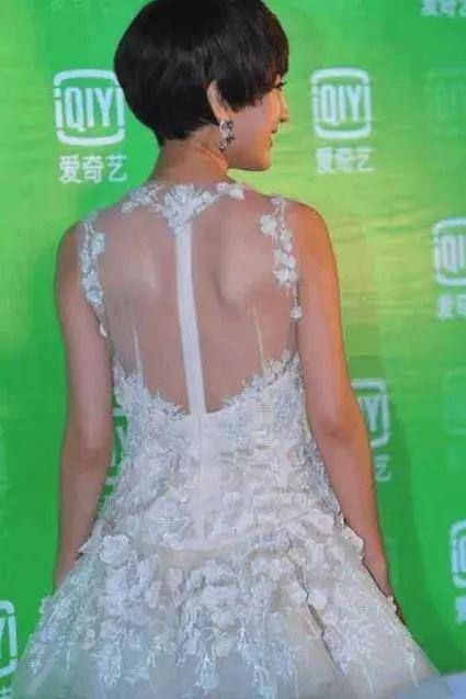 看了马苏透视装，男人们都兴奋不已，真搞不懂孔令辉怎么想的?