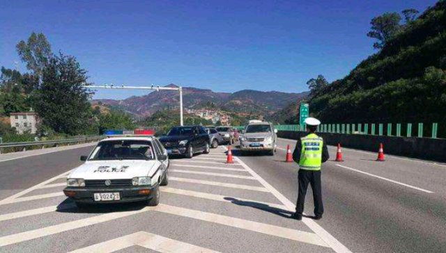 国庆高速免费时间表出炉了！交警：掌握这个技巧，从此告别堵车！