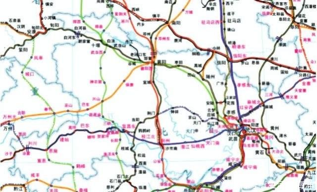 中国这一条高铁“大动脉”开始建设，全长2300公里，贯穿六个省份