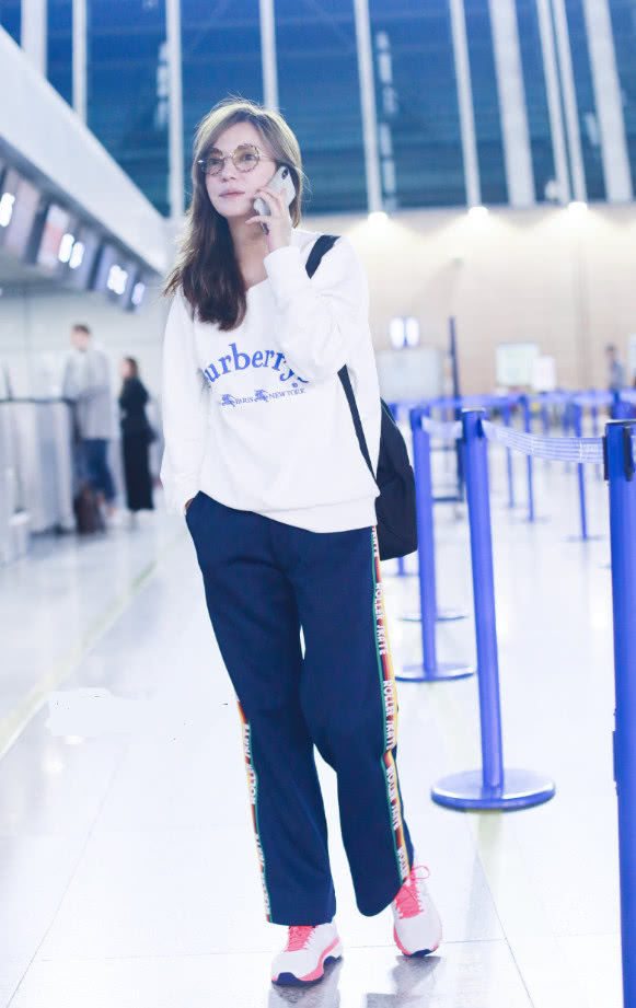 赵薇素颜照流出，P图都拯救不了的老气，终于相信你42岁了