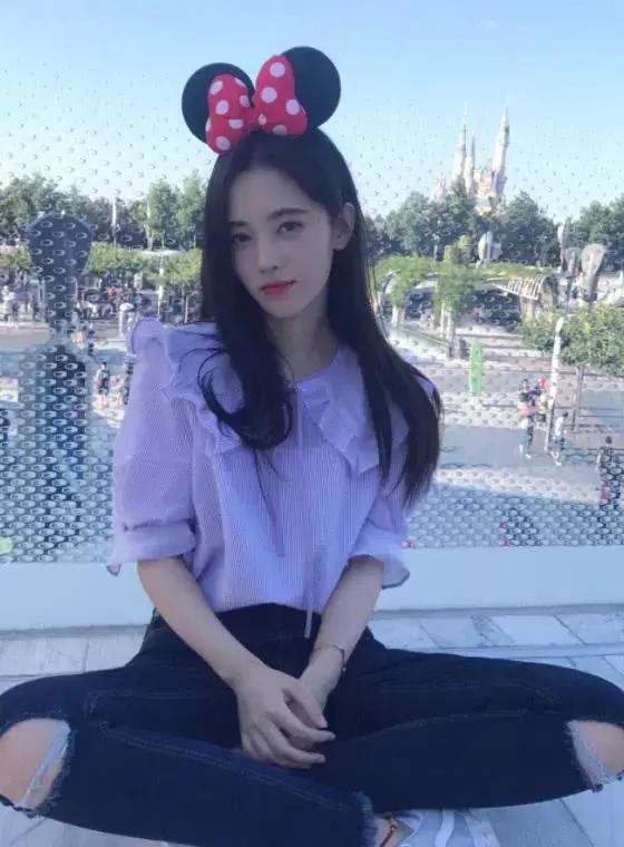 鞠婧祎不愧是4000年一遇的美女,留着“三毛刘海”美成天仙