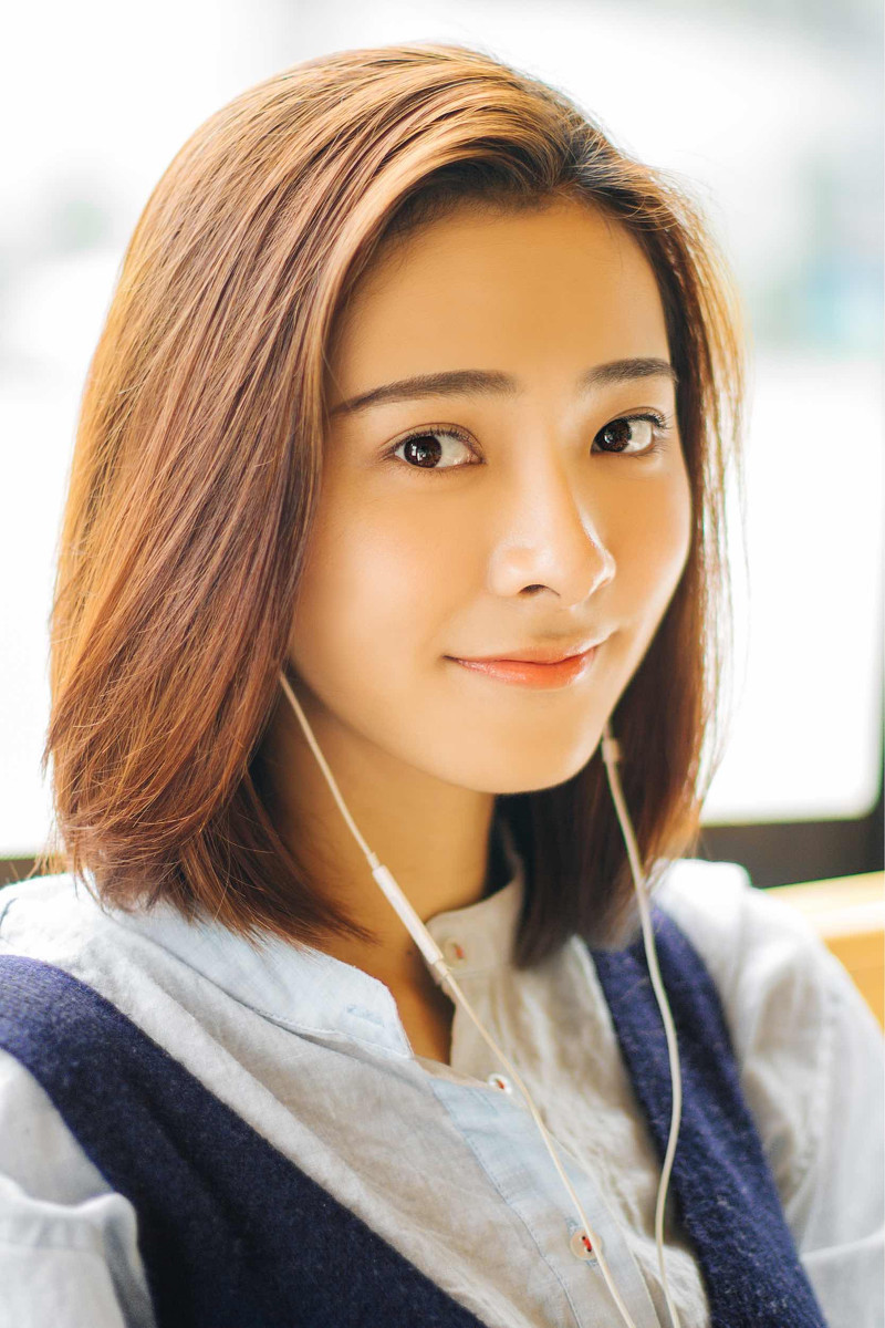 漂亮的素颜短发女孩文艺范写真