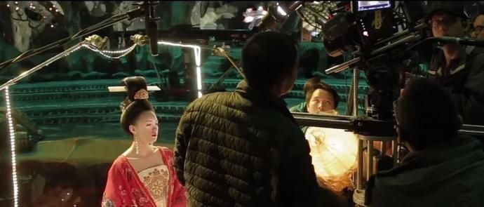  【离场】我们什么时候能把电影片尾的字幕看完再离场？