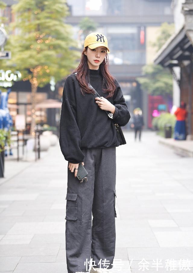  『气质』街拍：美女身材非常的好，穿着灰色的工装裤，看上去很显气质