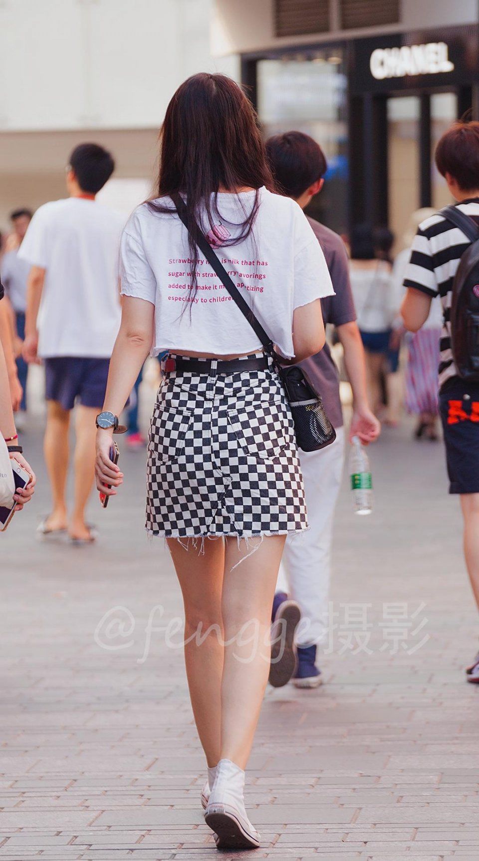 街拍：性感的背影应接不暇，看得人眼花缭乱