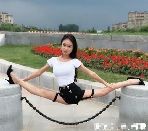 穿搭■公园跨一字马的小姐姐, 清爽养眼!,时尚摄影