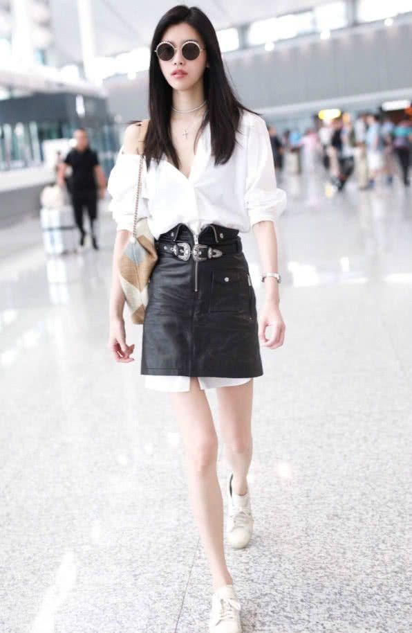 奚梦瑶粉底不花钱，白到掉进面缸里！