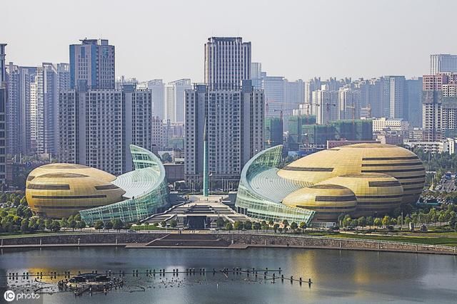 将平原新区的发展依附于省会郑州，这种思想是很“危险”的