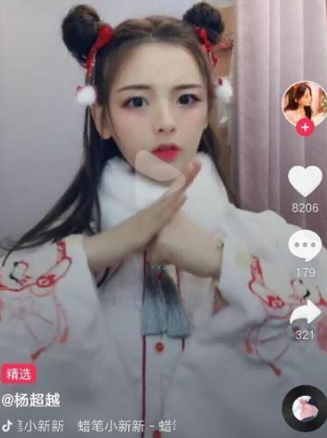 《创造101》杨超宿舍秀美腿,网友:一个小动作