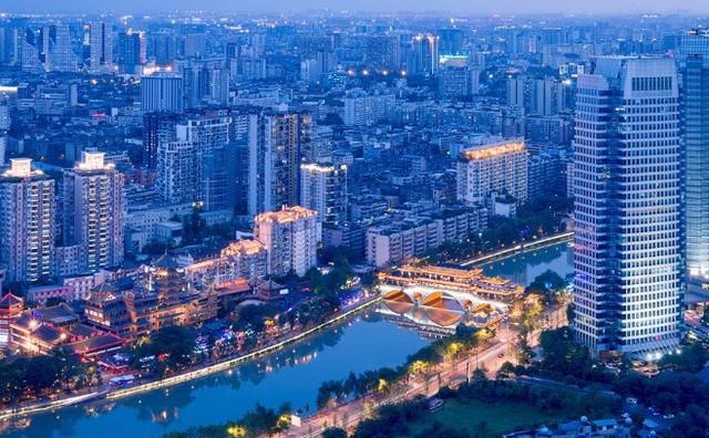  我国@我国西部三个超大型城市，交通实力强悍，而成都实现大逆袭