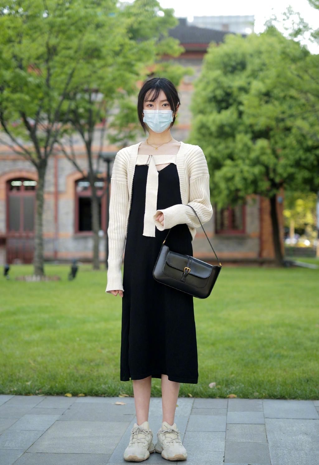 『美女』美女街拍:你见过山水饮过风声 说余生山水再不相逢