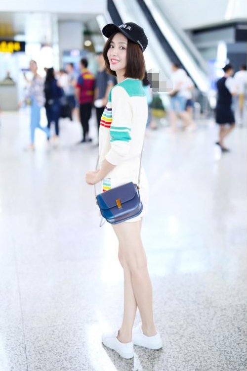 当佟丽娅与宋祖儿同穿短裤秀腿，网友:这真的够嫩的!