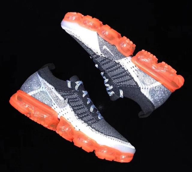 黑白之外的亮点！VaporMax 2.0 “Mango” 最新实物图曝光
