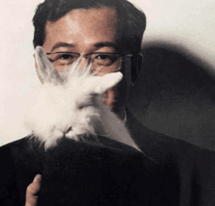 又一影后级别女星出轨, 想8000万买断照片, 卓伟: 8个亿也不卖