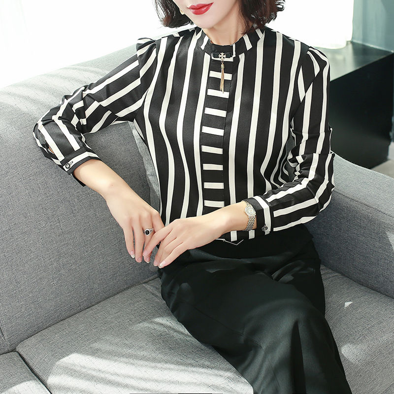 打底裤已经过时了,九月流行穿阔腿裤套装,洋气的不得了