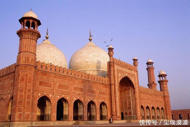 这个国家曾顶住压力卖给中国航母,如今倒向美