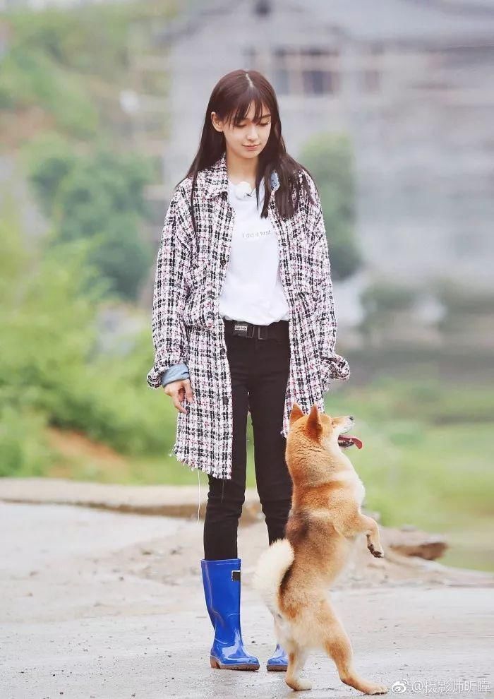 baby终于演技在线了?学热巴卖吃货人设，假吃骗观众?