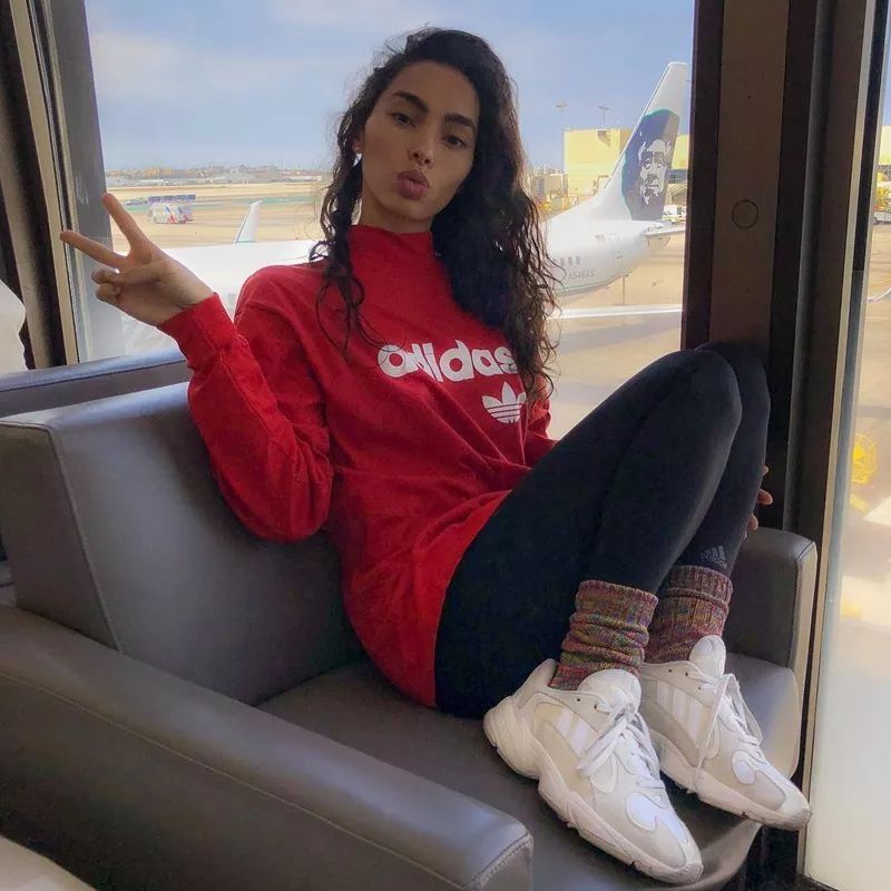 Yeezy、OW x AJ1 齐亮相，看看女神们最近又上脚了什么鞋!