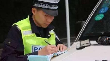 交警通知：再这样上高速，就扣12分罚5000，很多司机都犯错