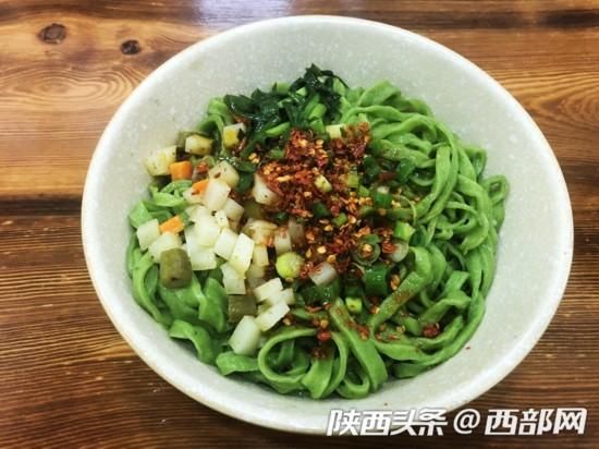 油泼面禁止泼油？城管：没有这个说法 网友删除不实信息