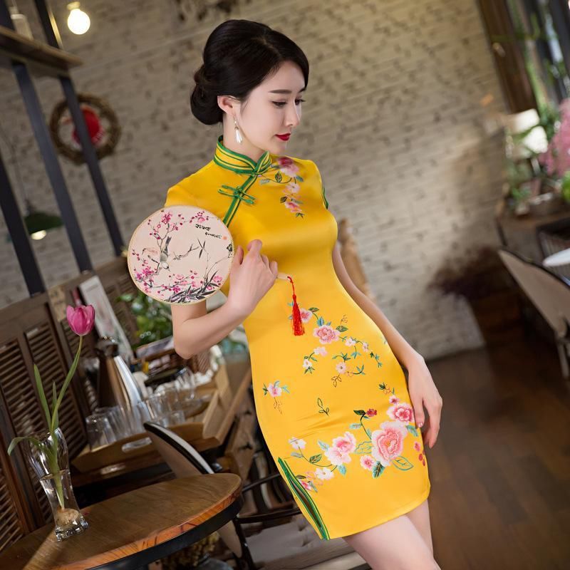 公司晚会,老公给我挑的这“旗袍”性感迷人,一不小心成了焦点