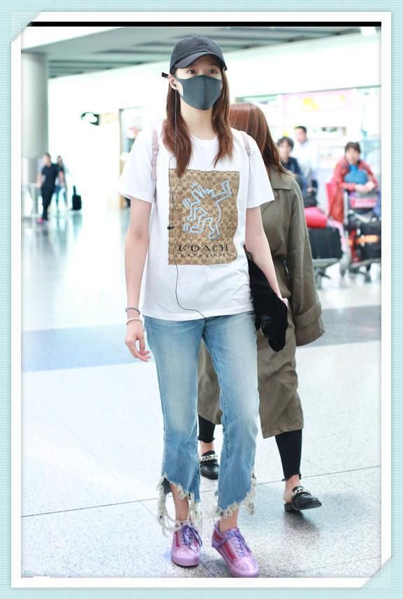 当陈数和关晓彤同穿白T配仔裤,才知道年龄和气质哪个更重要!