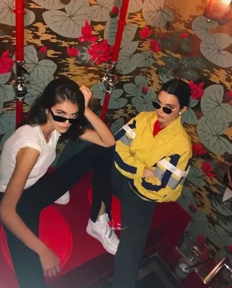 慵懒甜美超酷girl，卡戴珊家金小妹!