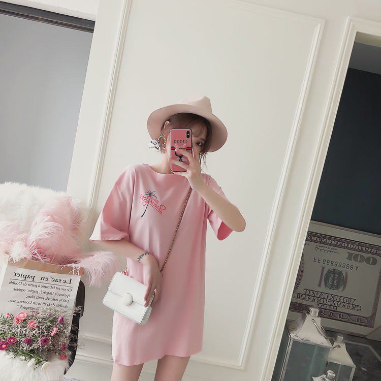 胯宽屁股大还在穿紧身裤?穿上这些连衣裙，不仅减龄还凹身材