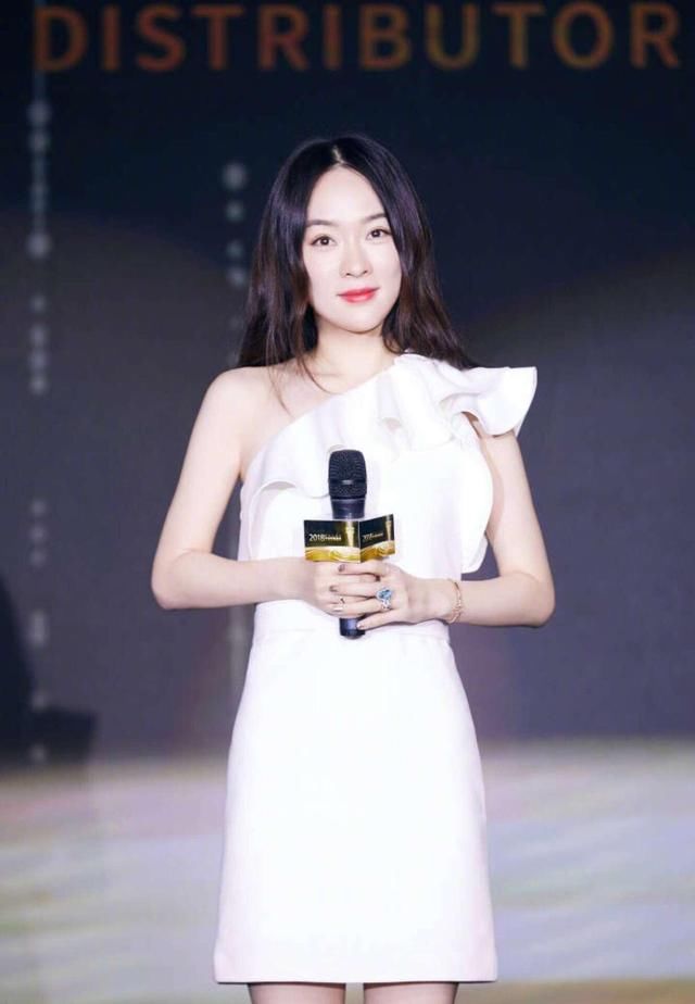 霍思燕个有多高呀，我看她穿这一身，得有170的即视感