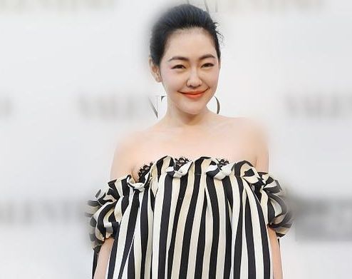 当小S与钟丽缇同穿抹胸裙，网友：终于知道丰腴和肥胖的差距了！