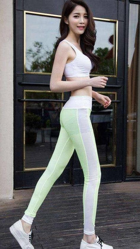 紧身裤让你成为朋友们眼中的女神，男生眼中的焦点