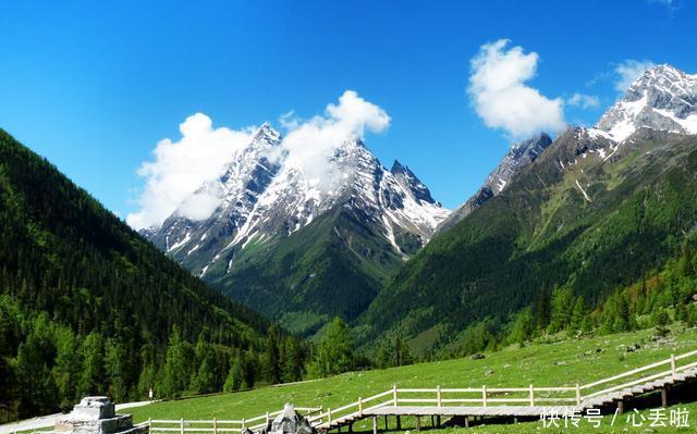 在四川，有一座被称作东方阿尔卑斯山，是国内距大城市最近的雪山