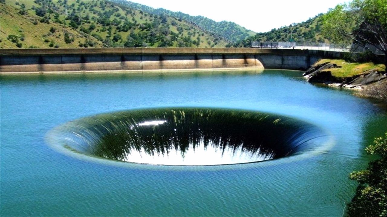 世界七大人工洞之一，直径达22米，水流量可达到4.8万立方