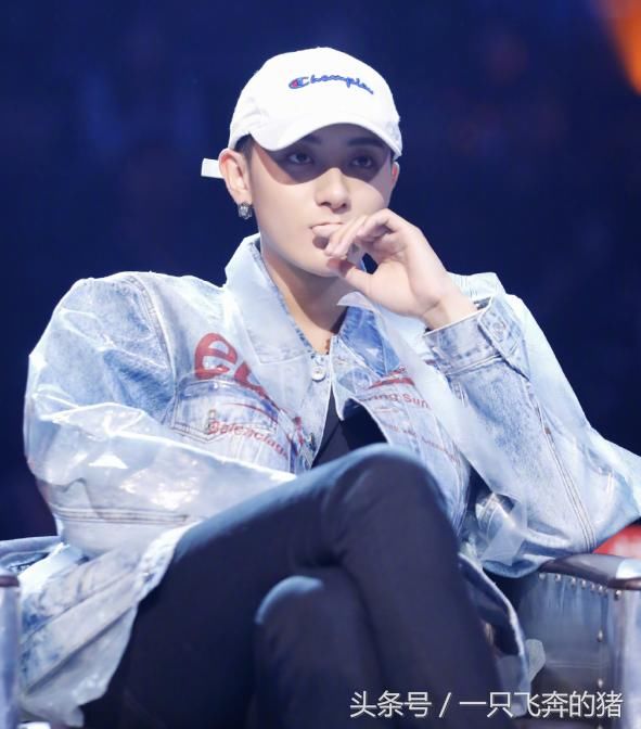 黄子韬发文宣布告别娱乐圈，黄爸一句话透露真相，网友：等你回来