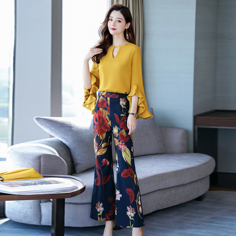 哇塞!新出炉喇叭裤套装，上身显瘦又年轻，老公夸我不像45岁