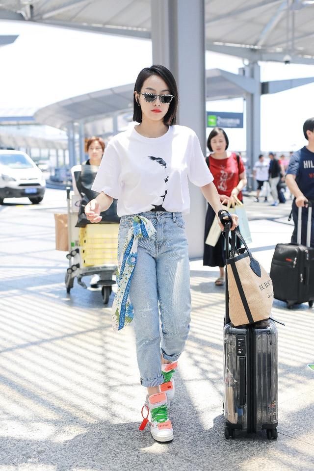 宋茜也是喜欢“搞事情”，鞋子上那么多东西，还能在夸张点吗？