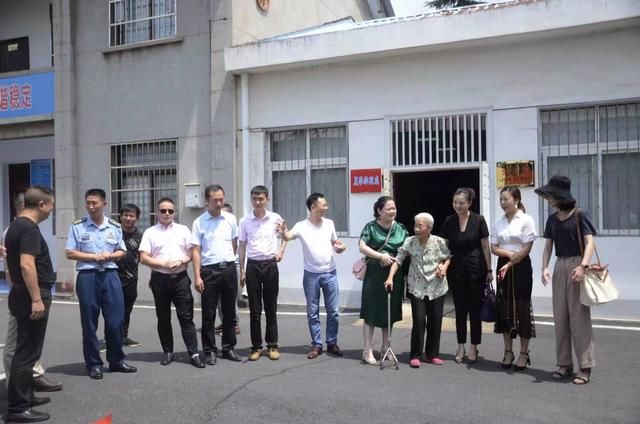 电影《上甘岭》英雄原型人物”王清珍”在湖北孝感过“八一”