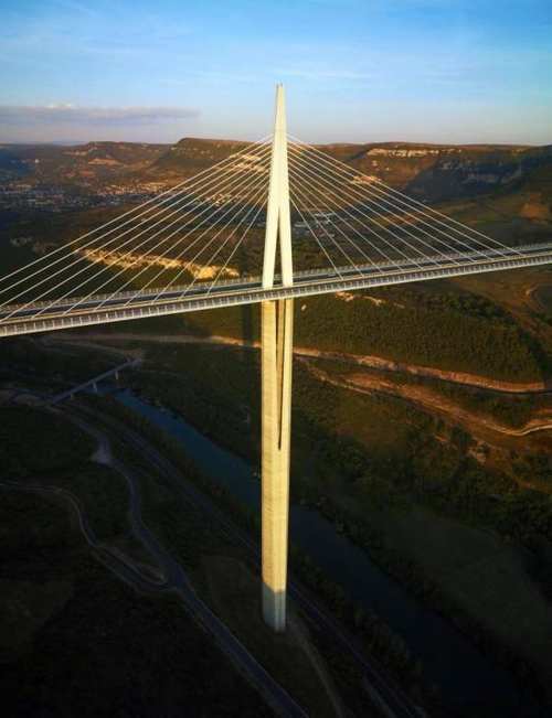 最长的跨海大桥中国造,最高的桥法国造;未来谁能造通向太空之桥