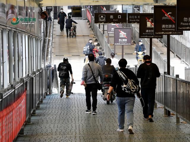  北高速收费站@江城?重启丨解放军报记者全景记录武汉“解封”