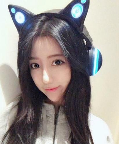 斗鱼官方力捧新一姐! 人气超呆妹, 收入超阿冷