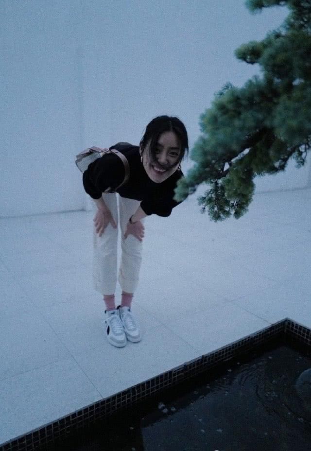 『女性来讲』刘雯开工运营太“俗”,穿629块“dnf搬砖裤”,看了气场我立即闭上嘴了