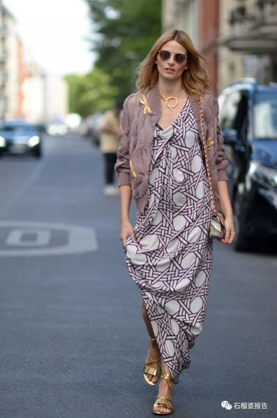 有了这双仙女凉鞋，夏季基础款自带一层迷人金边