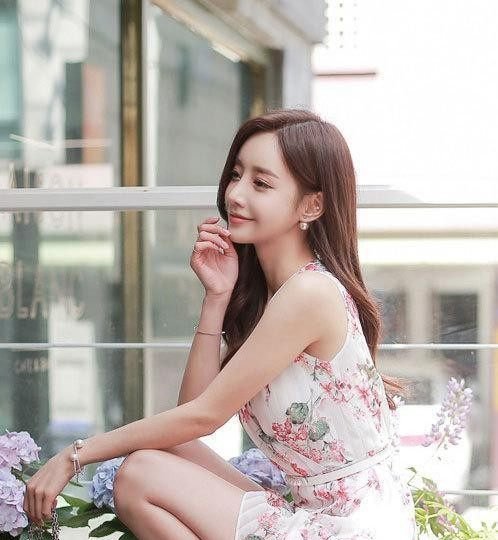 夏天到了！怦然心动，街拍很养眼美女！