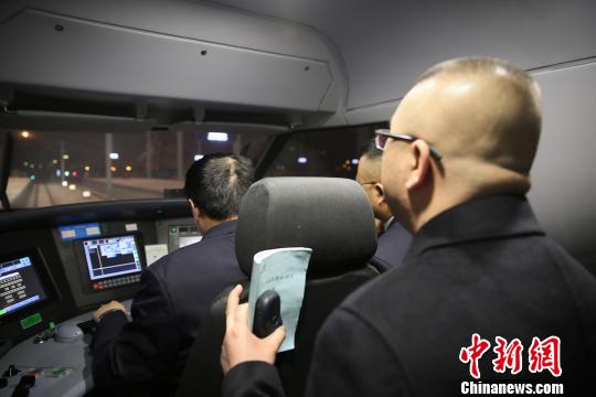 高铁线上特殊的一列车:只有两站地，365天零旅客