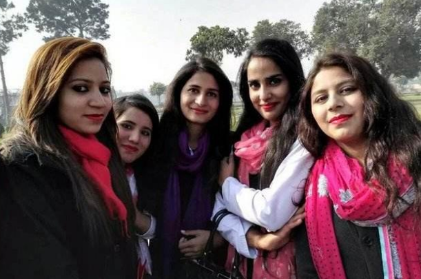 中国游客去巴基斯坦,遇到美女想和你握手,