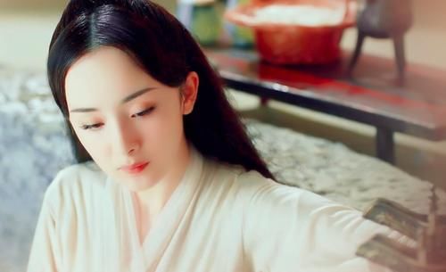 杨幂的“扶摇妆”比白浅好看一万倍，怪不得阮经天对她摸脸杀！