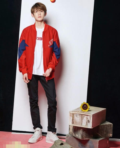 王源真是绝了，裤子安一条拉链给腿毛呼吸，一边有一边咋没有？