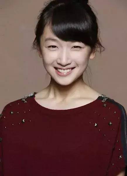 看周冬雨的时尚进阶之路