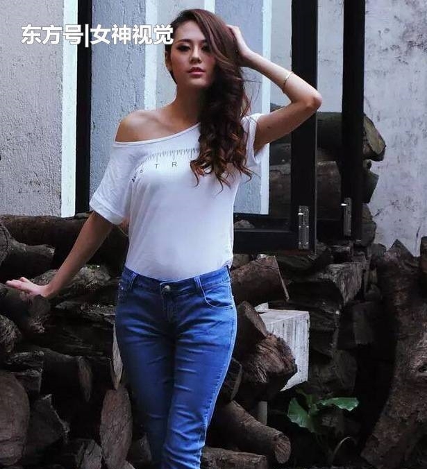 「美女」简约气质的牛仔裤美女,尽显浪漫魅力!