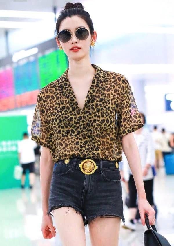 奚梦瑶你还是多吃点饭吧,瘦的衣服都撑不起来了!